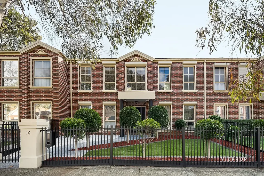 16 Trinity Way, South Morang, VIC 3752