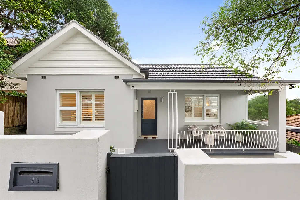 Chatswood 3房 围墙门禁私密 高天花板宽木地板 国王尺寸卧室 Bosch感应厨房 巨大娱乐平台 双车车库 学区优越 Stylish Easy Care Comfort, Brilliant Chatswood Lifestyle