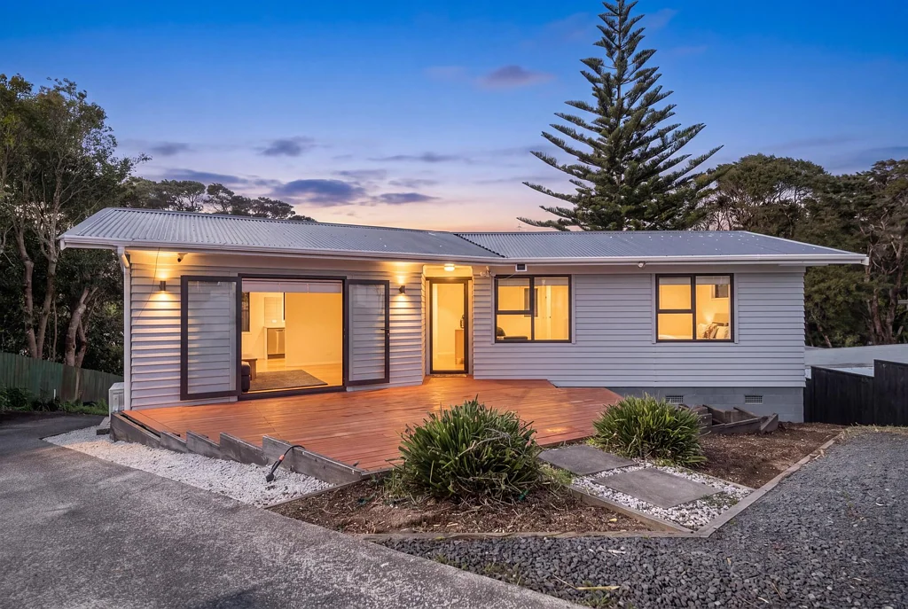 New Lynn 3Kwarto Warm, Welcoming & Wonderfully Updated