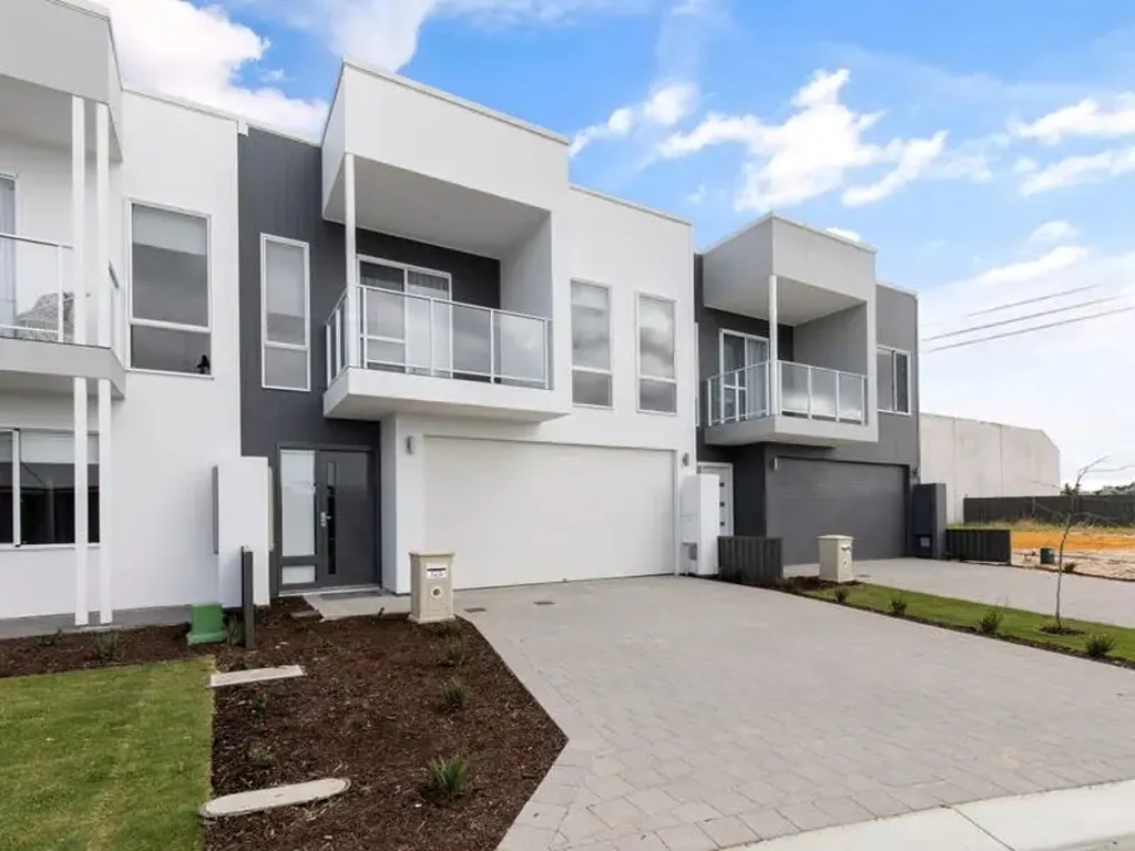 Modern Double-Storey Family Home in Prime Treeby Location !!