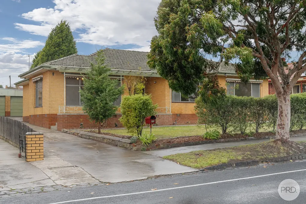 Black Hill 4Moenga Family Home and Huge Allotment in Blue-chip Black Hill