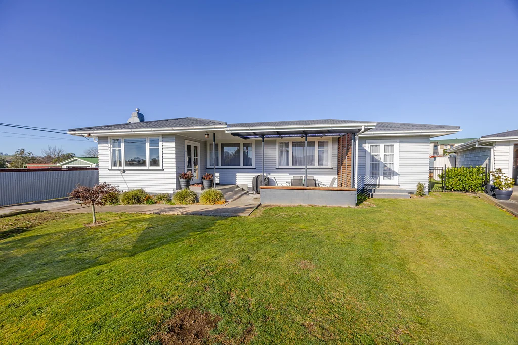 Waipukurau and Surrounds 4Kwarto Four bedrooms with sun, space and potential