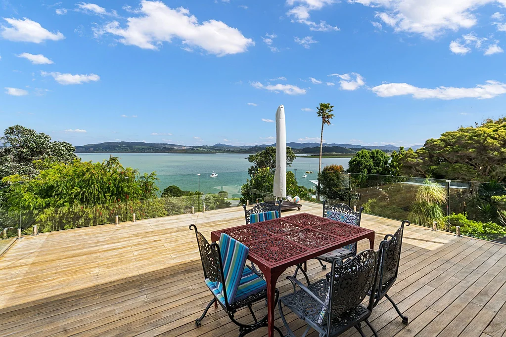 Onerahi 5房  Private Resort-Style Living