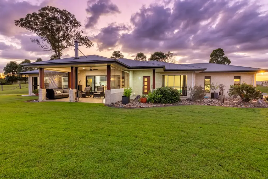 Sandy Creek 4 Bedroom Stylish Country Living on 5.5 Acres - Peace, Privacy & Views