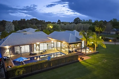 Kyabram 5Zimmer PRIVATE, ELEGANT LIVING WITH RESORT STYLE ENTERTAINING