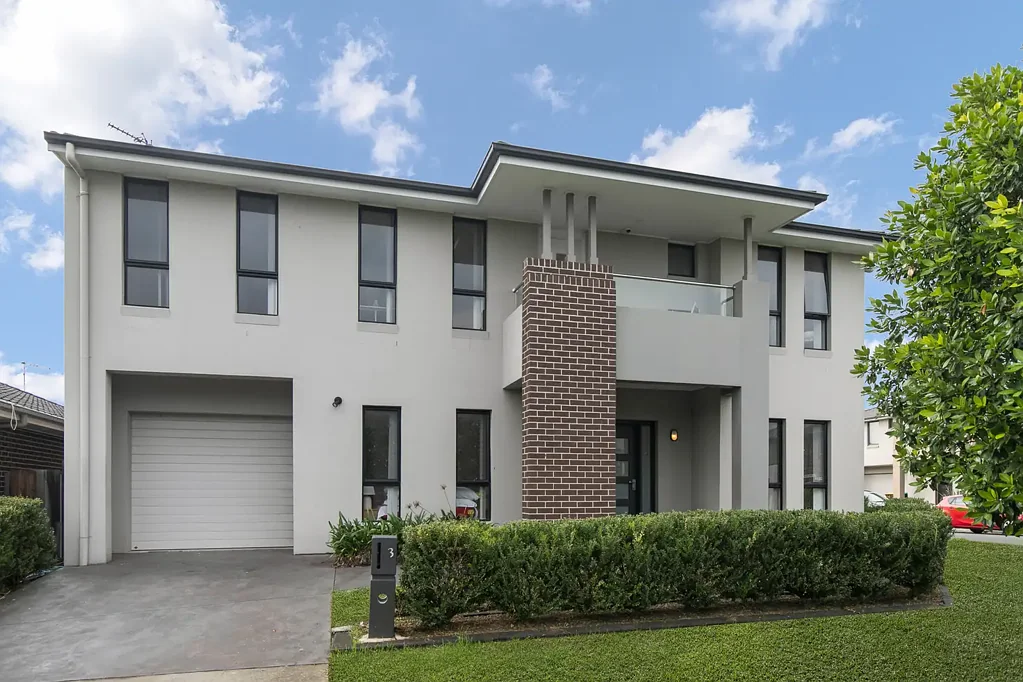 Schofields 5 Bedroom True 5 Bedroom with Complete Accommodation Downstairs