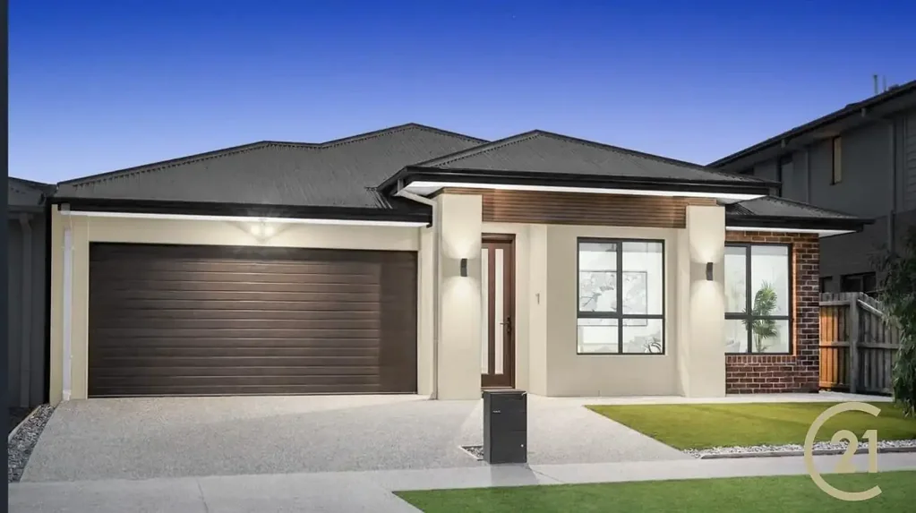 Luxury 4-Bedroom Residence Featuring Two Master Bedrooms & Creek Views