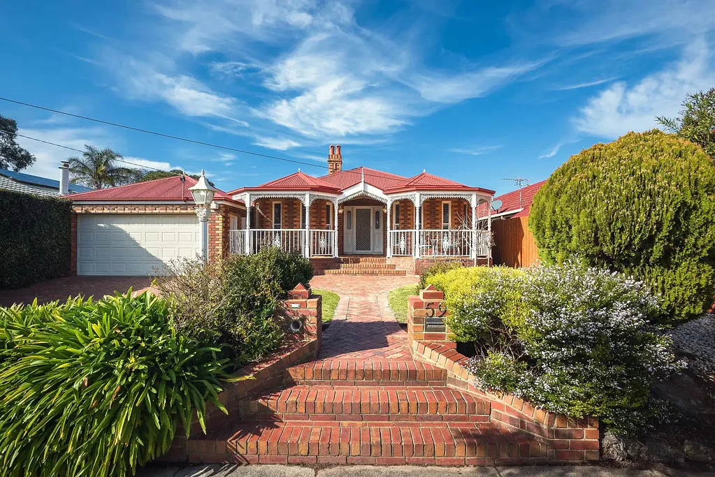 Frankston South 3Moenga One Home, One Studio, A Rare Find.