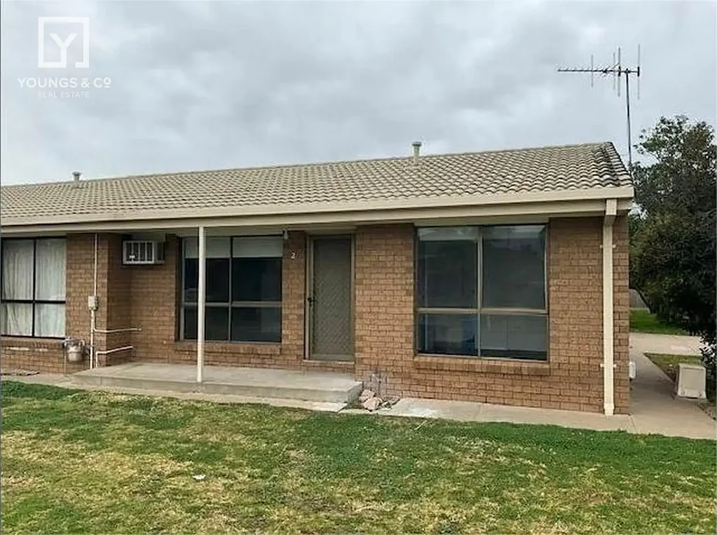 WELL PRESENTED LARGE TWO BEDROOM UNIT