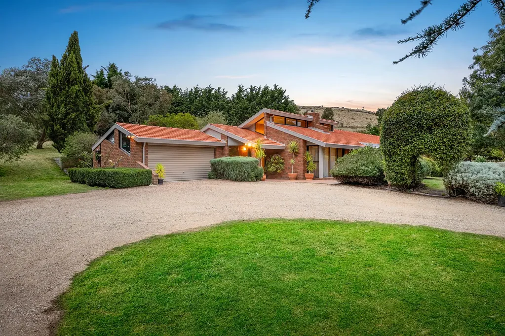 28 Hill View Rise, Gisborne South, VIC 3437