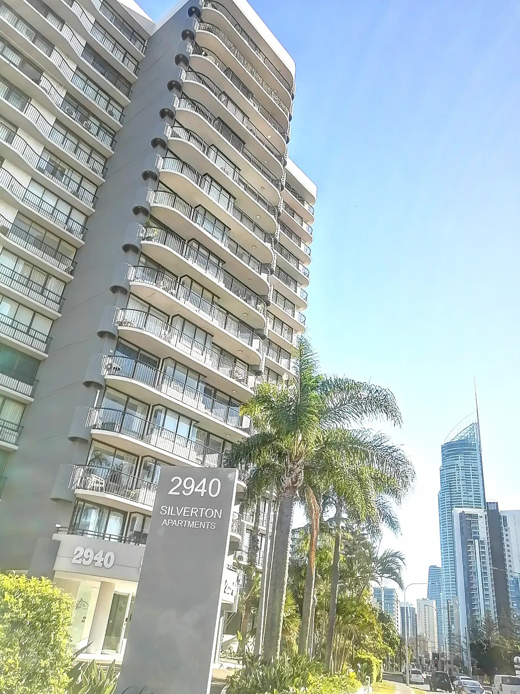 Three Bedroom Riverside Apartment at Surfers Paradise