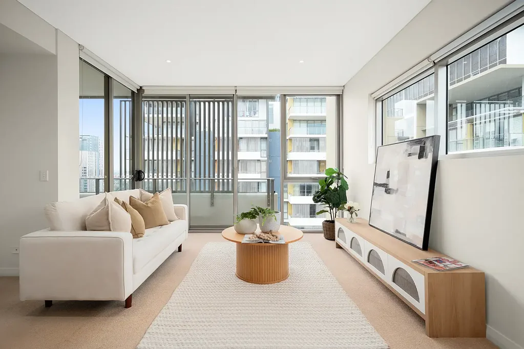 Burwood 1ห้องนอน Executive apartment boasts a panoramic backdrop of Harbour Bridge | Lvl16