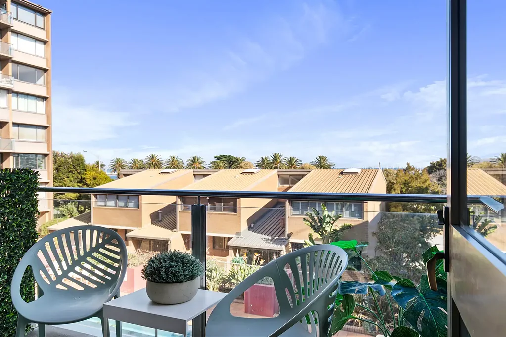 St Kilda West 2Zimmer Sale By End Date: Tuesday 17th June  4pm