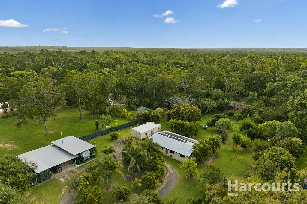 Burrum Heads 2房  Private 2.5-Acre Retreat | 2 Bed | 1 Bath | 2 Toilets | Media | Office | Extensive Shedding