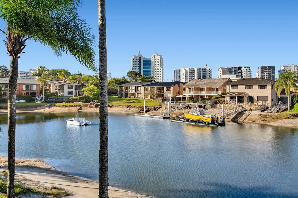 Mooloolaba 2ਬੈੱਡਰੂਮ Boutique Coastal Living with North-Facing Canal Views