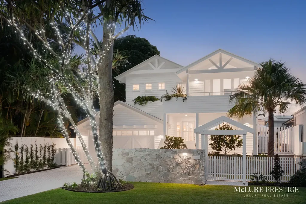 Noosaville 4 Slaapkamer Sophisticated New Residence Footsteps From Noosa River