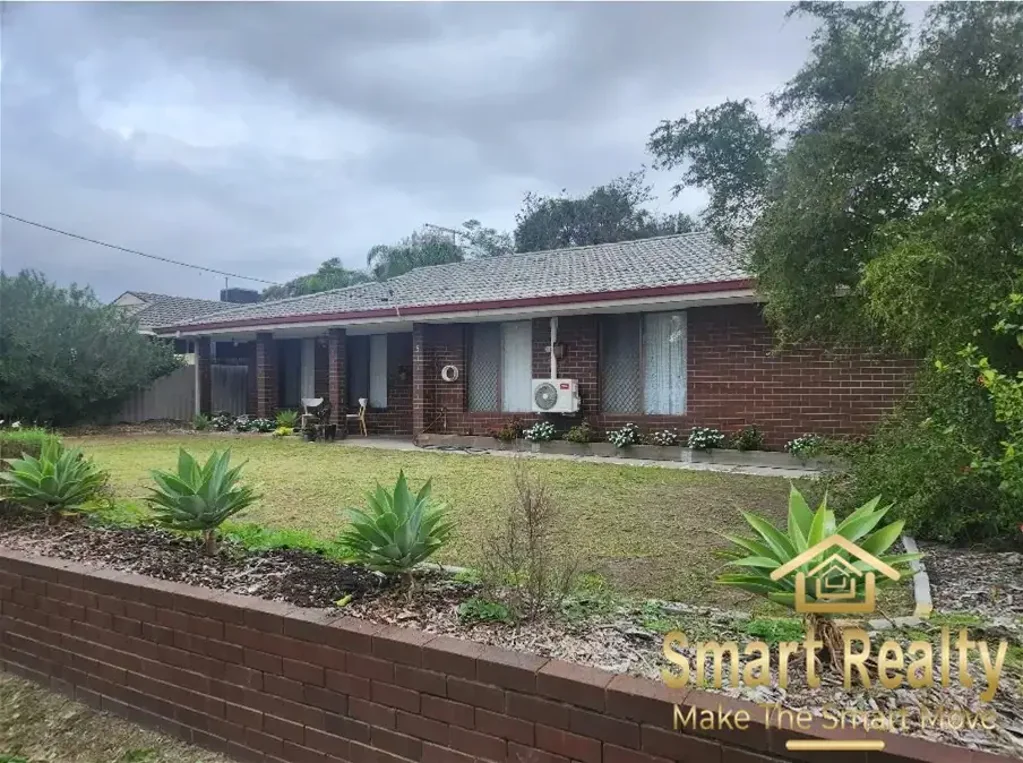Spacious Family Living on a Huge 807sqm Block - Opposite Kingsley Primary School!