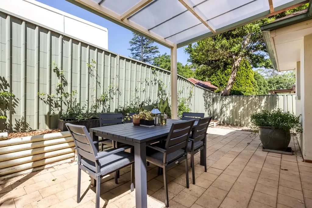 Baulkham Hills 2房 单层家园设计 自然光线充沛 厨师梦想厨房 私人全围栏花园 便捷交通连接 优质学区环绕 Boutique Living with Exceptional Lifestyle Appeal!