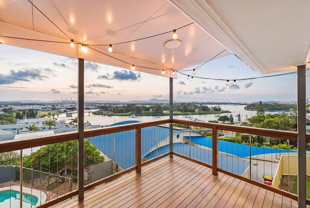 APPLICATION APPROVED:: HARBOUR VIEWS, SPARKLING POOL & LUXURY FAMILY LIVING