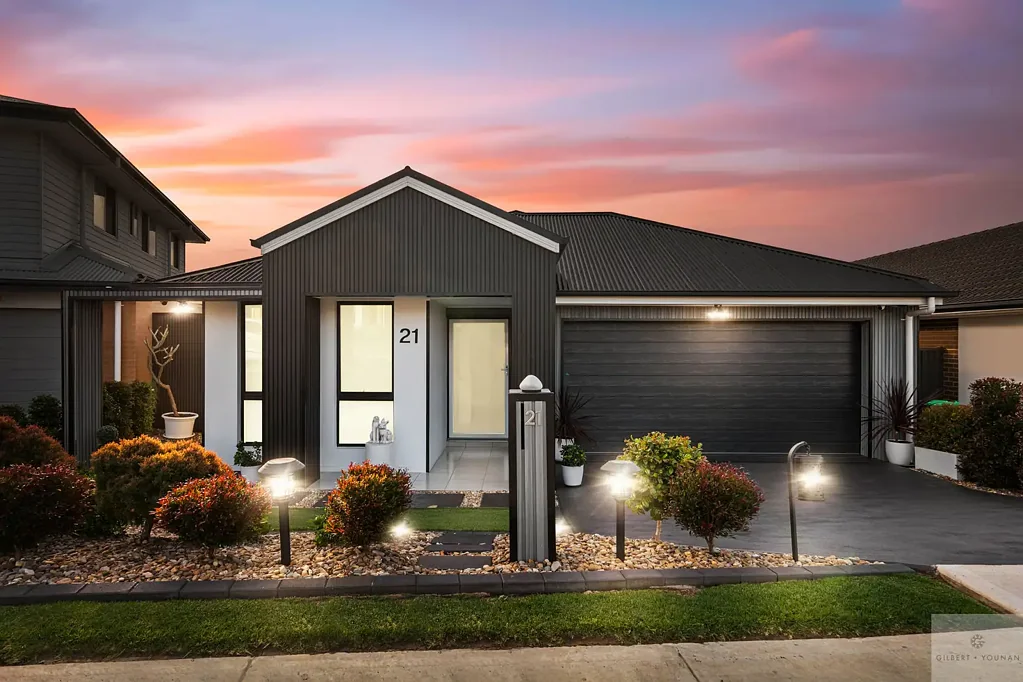 21 Howland Avenue, Gregory Hills, NSW 2557