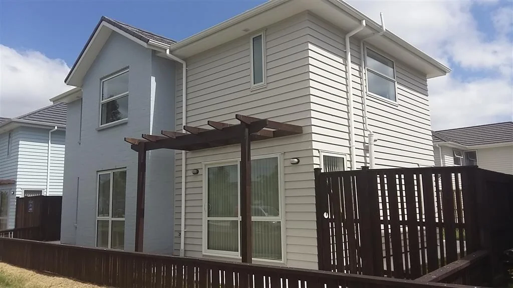 4 BEDROOM - 2 STOREY - GARAGE