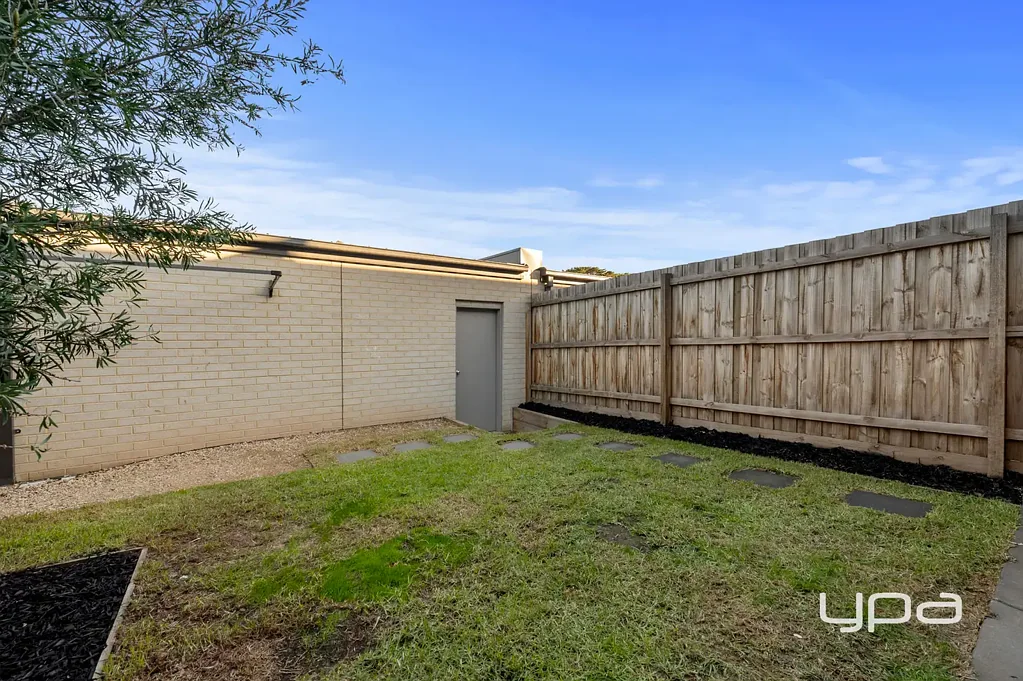 Bacchus Marsh 3 Bedroom BEAUTIFULLY APPOINTED IN QUIET,CONVENIENT LOCATION