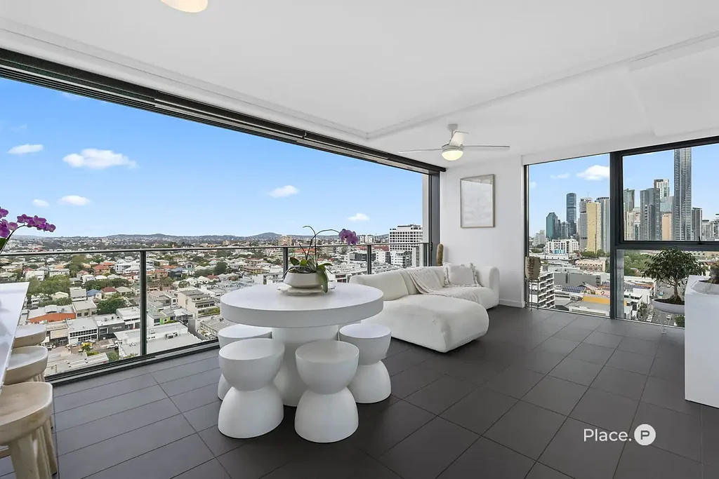 Fortitude Valley 2침실 Light-Filled Luxury with Sweeping City-to-Northside Views and Two Car Parks