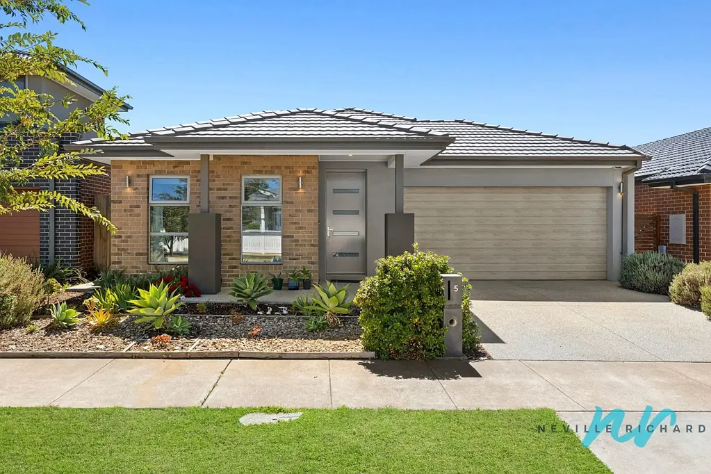 5 Port Deakin Street, St Leonards, VIC 3223