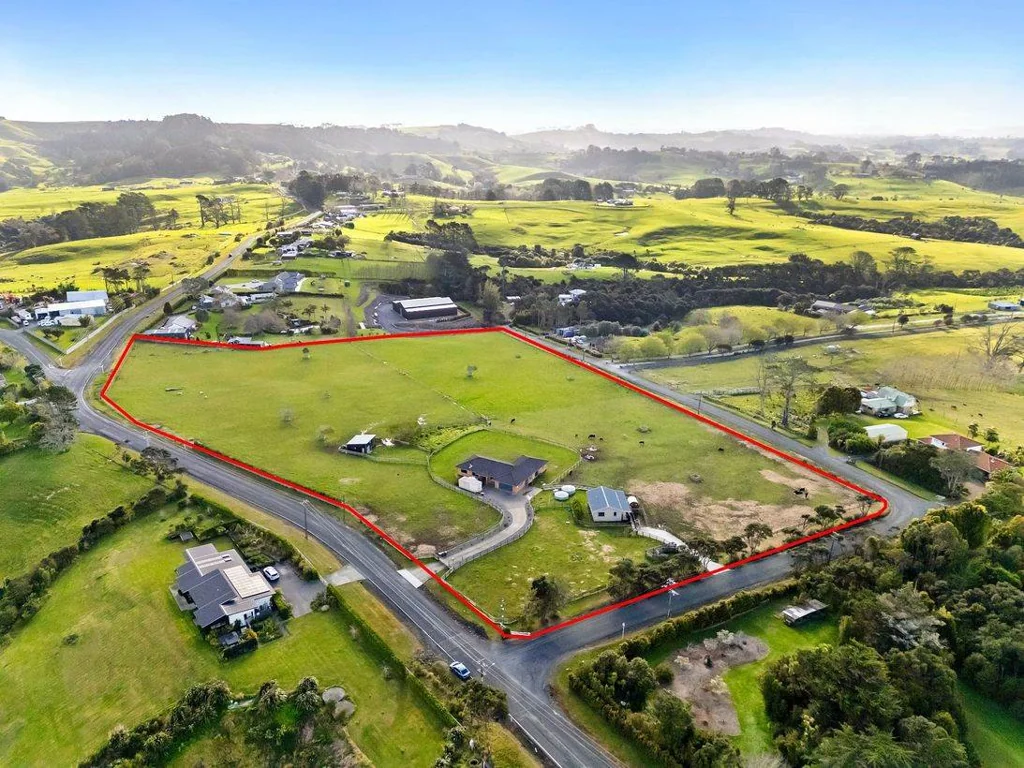 Taupaki 6Zimmer Home & Income Beauty On 3.9ha Gorgeous Land!