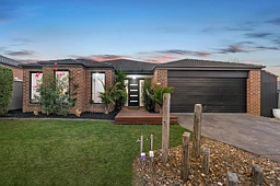 4 Avalon Crescent, Cranbourne East