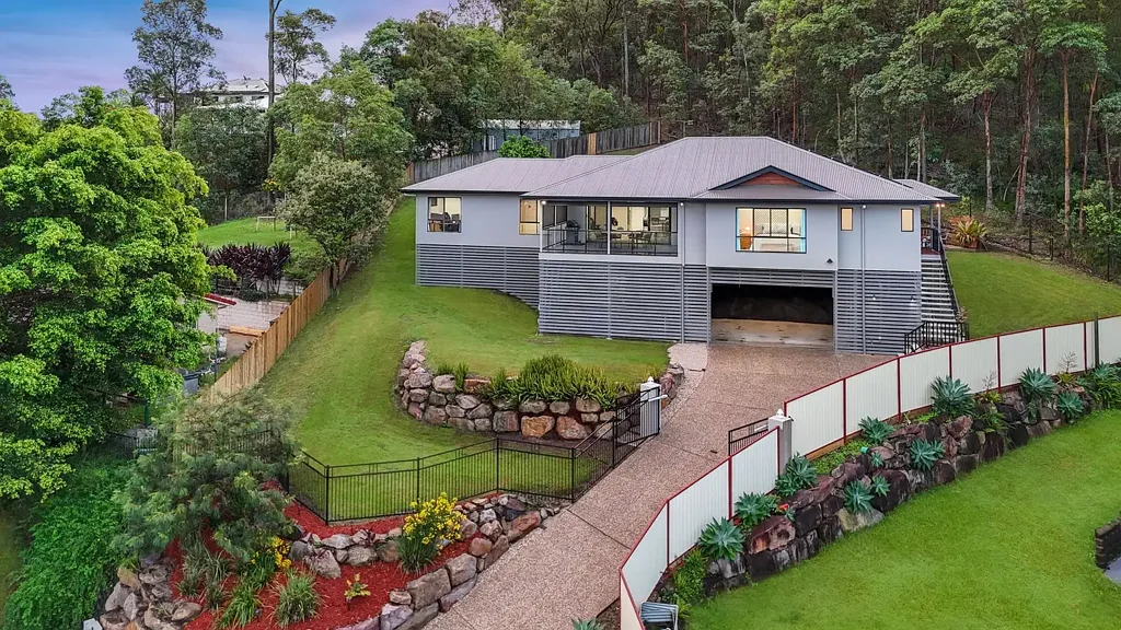 Mount Warren Park 4ห้องนอน Prestige Living at Its Finest - Commanding Executive Residence on 2243m2