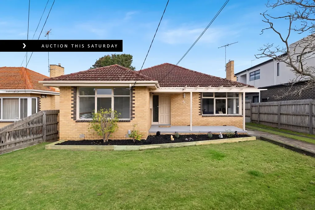 Cheltenham 3 Slaapkamer Mid-Century Time-Capsule for a Poolside Future!