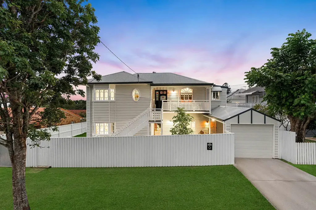 Wynnum 5ห้องนอน Timeless Family Living in Wynnum's Exclusive Avenues