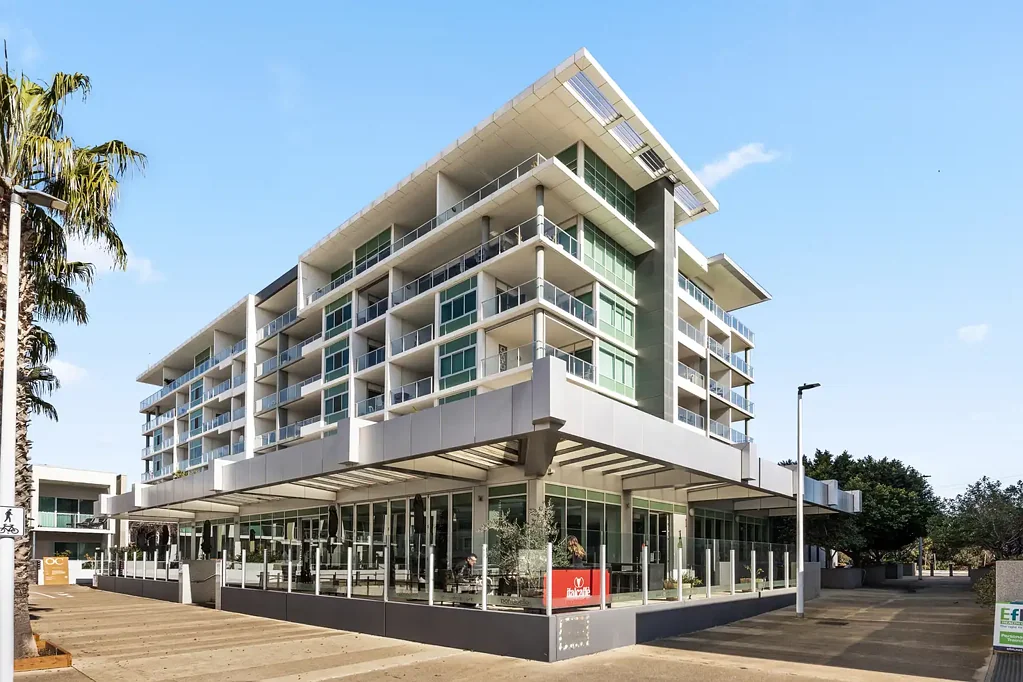 New Port 2कमरा Harbourfront Luxury with Panoramic Views in the Heart of New Port