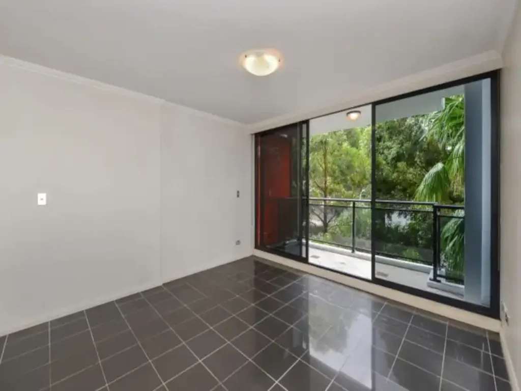 Spacious Studio Apartment in the Heart of St Leonards