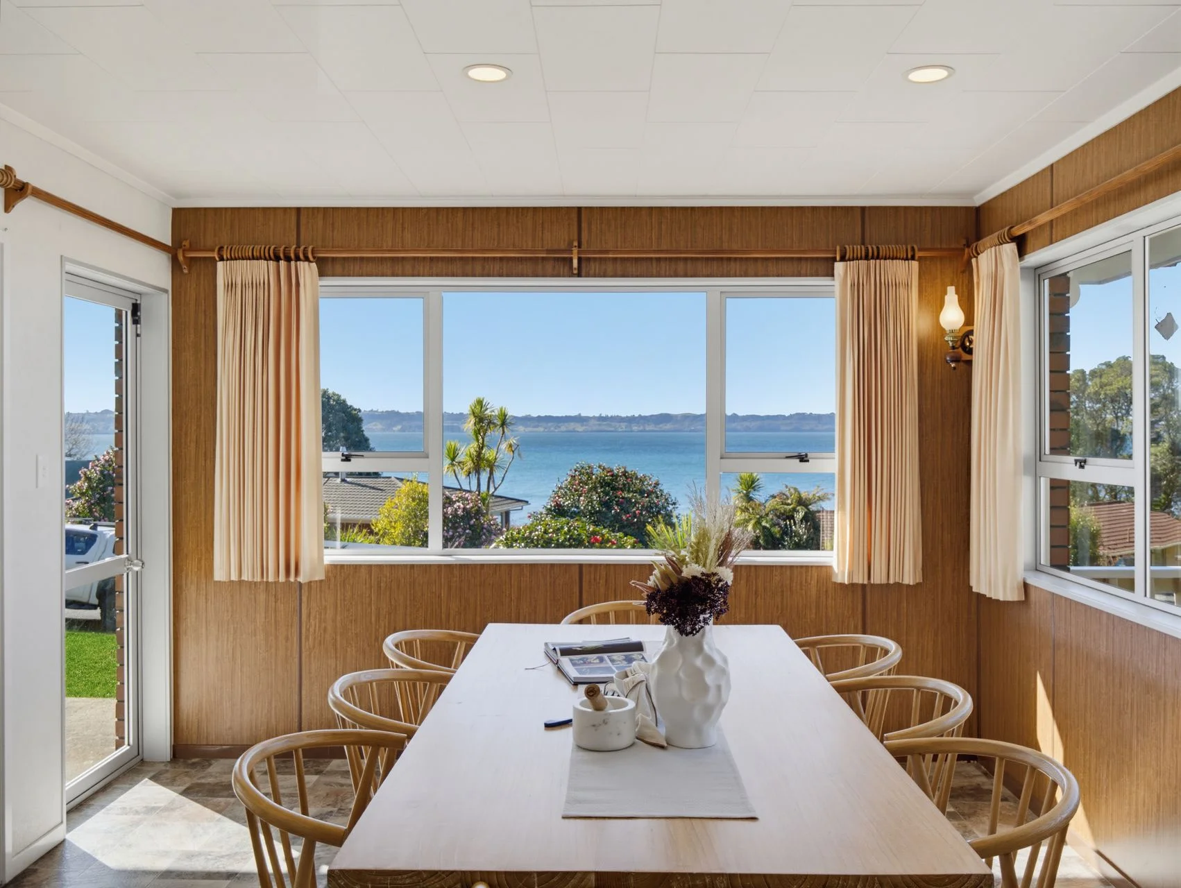 Kawaha Point 4 Slaapkamer Lake Views, Space & 70's Character