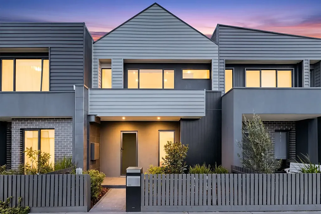 Clyde North 3ห้องนอน Stylish Living with Exceptional Indoor-Outdoor Appeal