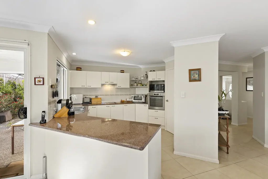 Robina 4房  Private Family Retreat with Outstanding Potential in Prime Robina Position