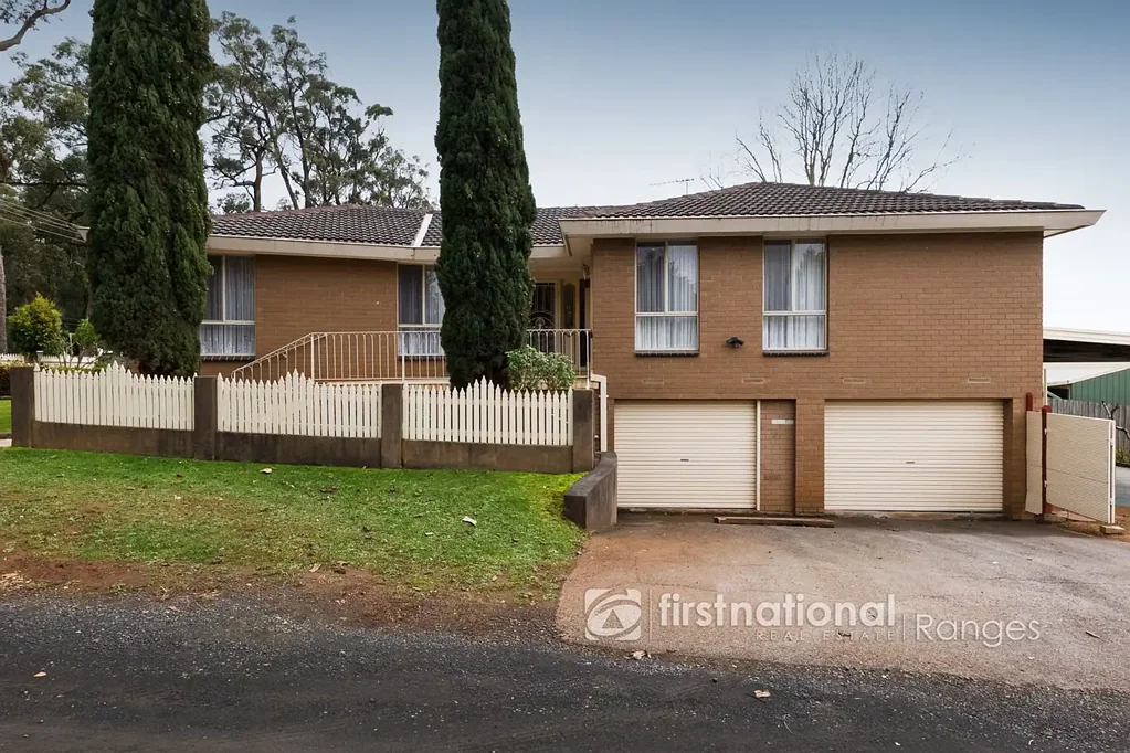 Silvan 3Kwarto Immaculately Presented Family Home with Exceptional Vehicle Accommodation
