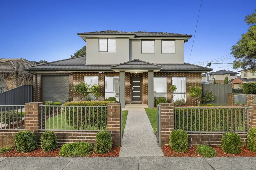 Oakleigh East 3ห้องนอน Spacious Sun Soaked Independence with a Ground Floor Master