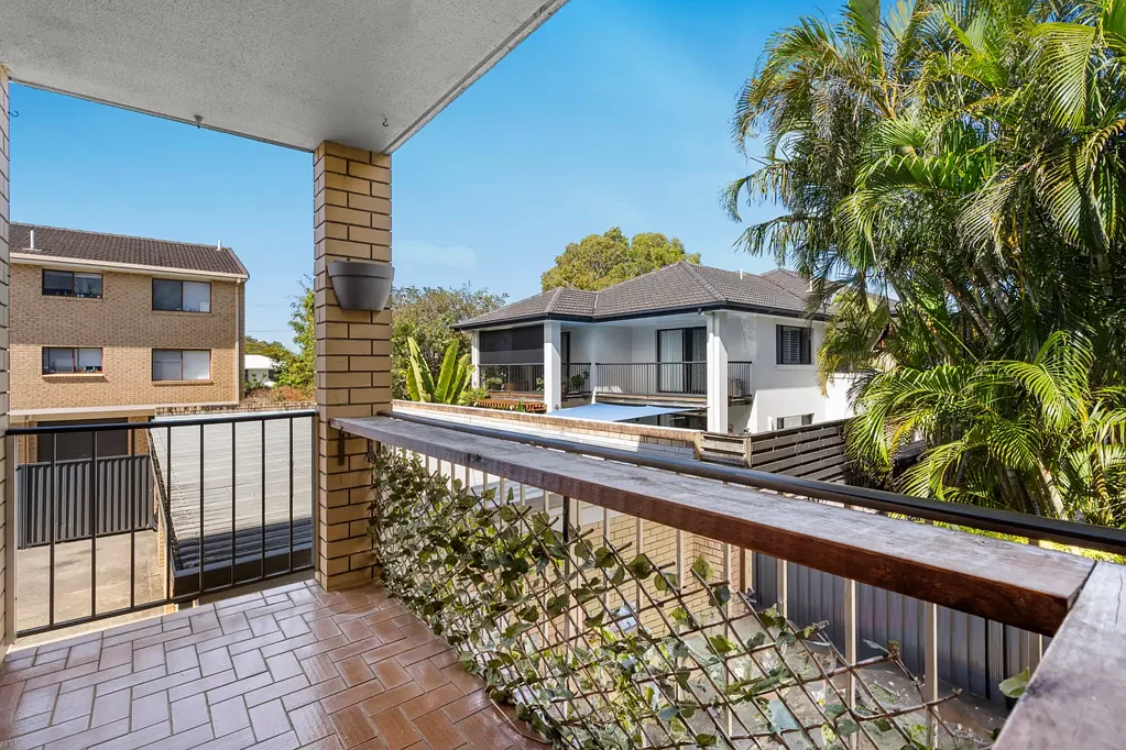 Fresh and Bright Two-Bedroom Unit Just Minutes from the Beach