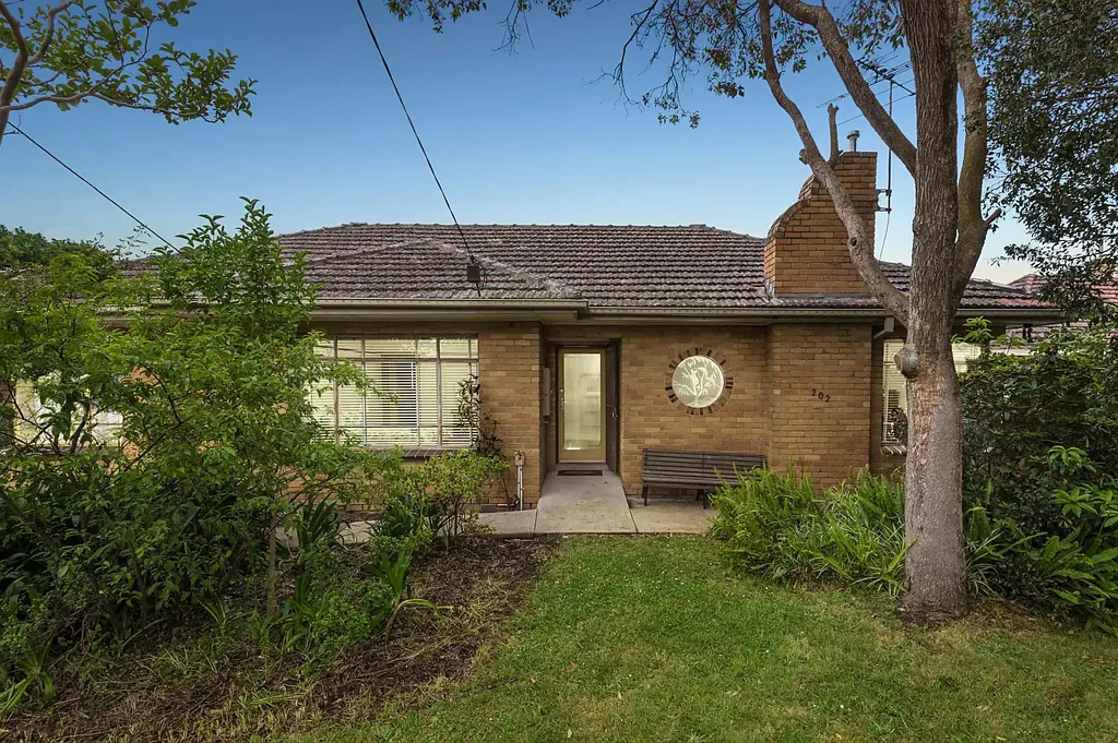 Perfectly Positioned Home in Mitcham Village with Schools and Transport at Your Doorstep!