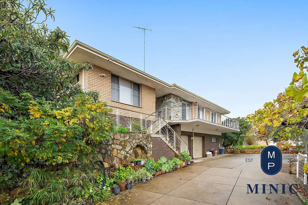 Mount Nasura 4 Bedroom Charming Italian-Inspired Residence with Elevated Views in Sought-After Mount Nasura