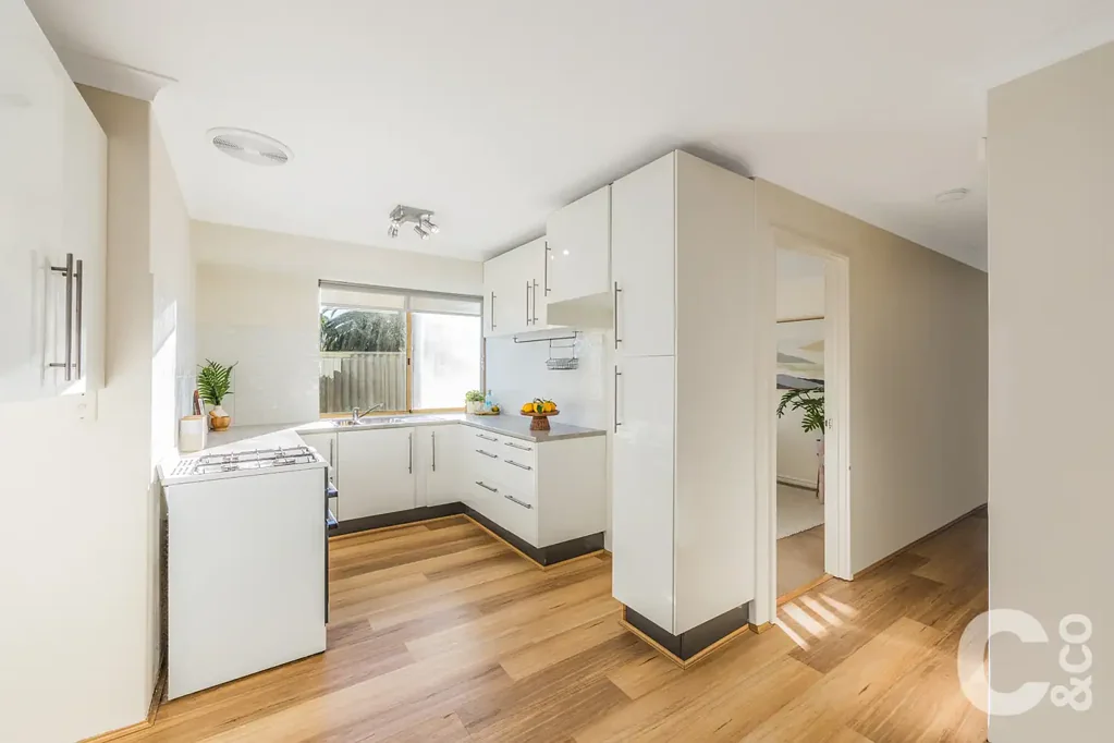 Parmelia 5غرفة نوم Rare 5-Bedroom Parkside Home with Workshop!