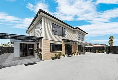 Spacious & Sunny 5-Bedroom, 3 Bathroom Family ...