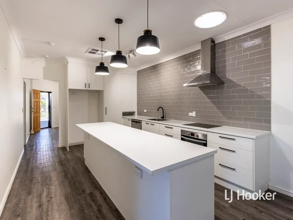 East Side 4Moenga Renovated, Immaculate, Flexible Options