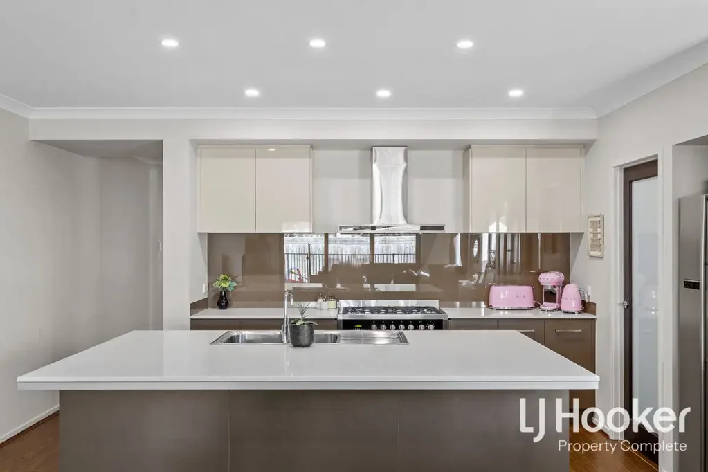 34 Winterpeak Close, Yarrabilba, QLD 4207, 4 Bedrooms, 2 Bathrooms, House