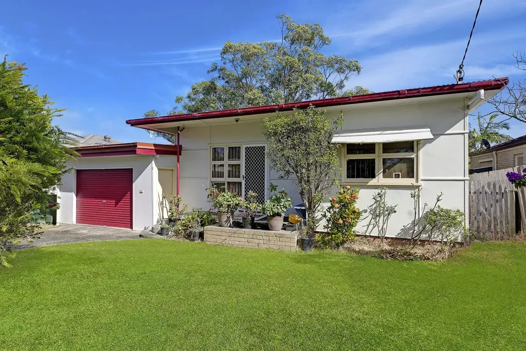 Killarney Vale 2ห้องนอน Exceptional Lakeside Opportunity!