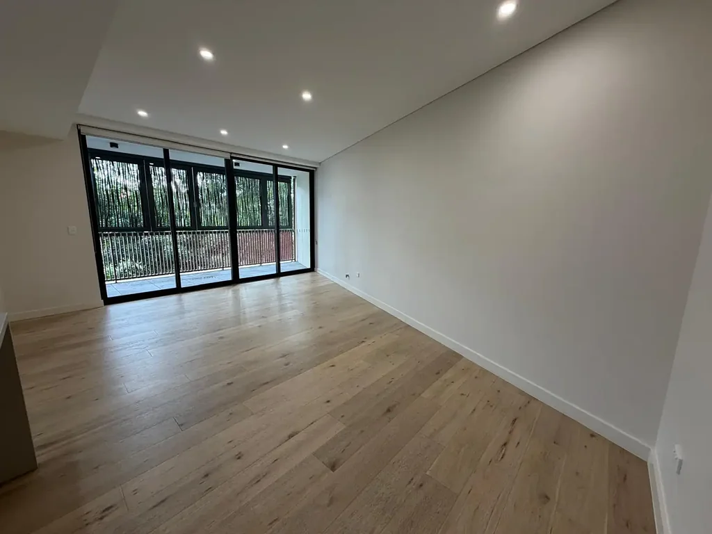 Modern 2 Bedroom Apartment with Secure Parking and Storage