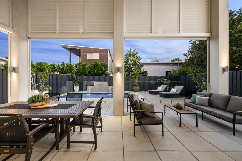 **RENT INCREASE 2 MONTHS FROM LEASE START TO $1,800 PER WEEK ** Low Maintenance Family Home in Ideal Bulimba Location